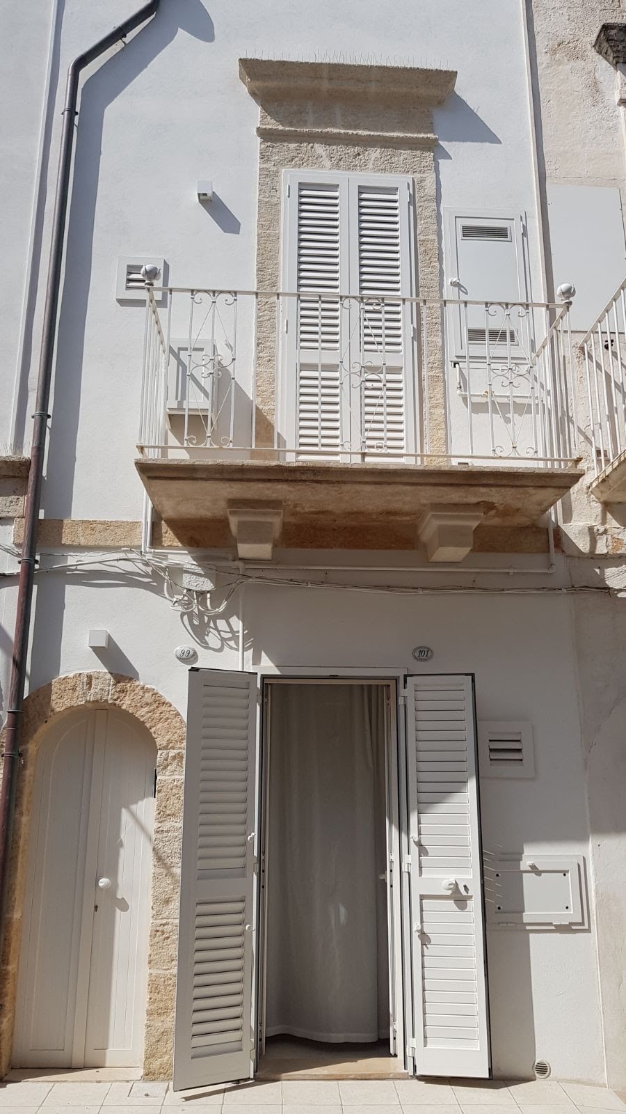 Facciata storica di una delle nostre case nel centro di Polignano a Mare